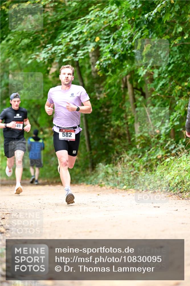 11.10.2026 - Bramfelder Halbmarathon 2026 Dr. Thomas Lammeyer http://msf.ph/oto/10830095 11.10.2026 11:12:27 Laufen 549, 582 meine-sportfotos.de