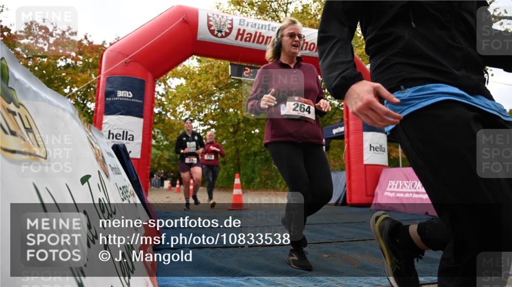 11.10.2026 - Bramfelder Halbmarathon 2026 J. Mangold http://msf.ph/oto/10833538 11.10.2026 11:42:04 Laufen 178, 264, 344, 409, 517 meine-sportfotos.de