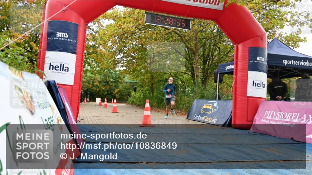 11.10.2026 - Bramfelder Halbmarathon 2026 J. Mangold http://msf.ph/oto/10836849 11.10.2026 11:58:54 Laufen 775, 786 meine-sportfotos.de