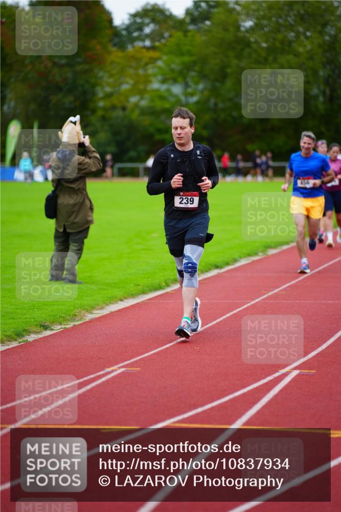 11.10.2026 - Bramfelder Halbmarathon 2026 LAZAROV Photography http://msf.ph/oto/10837934 11.10.2026 09:35:30 Laufen 239, 456 meine-sportfotos.de