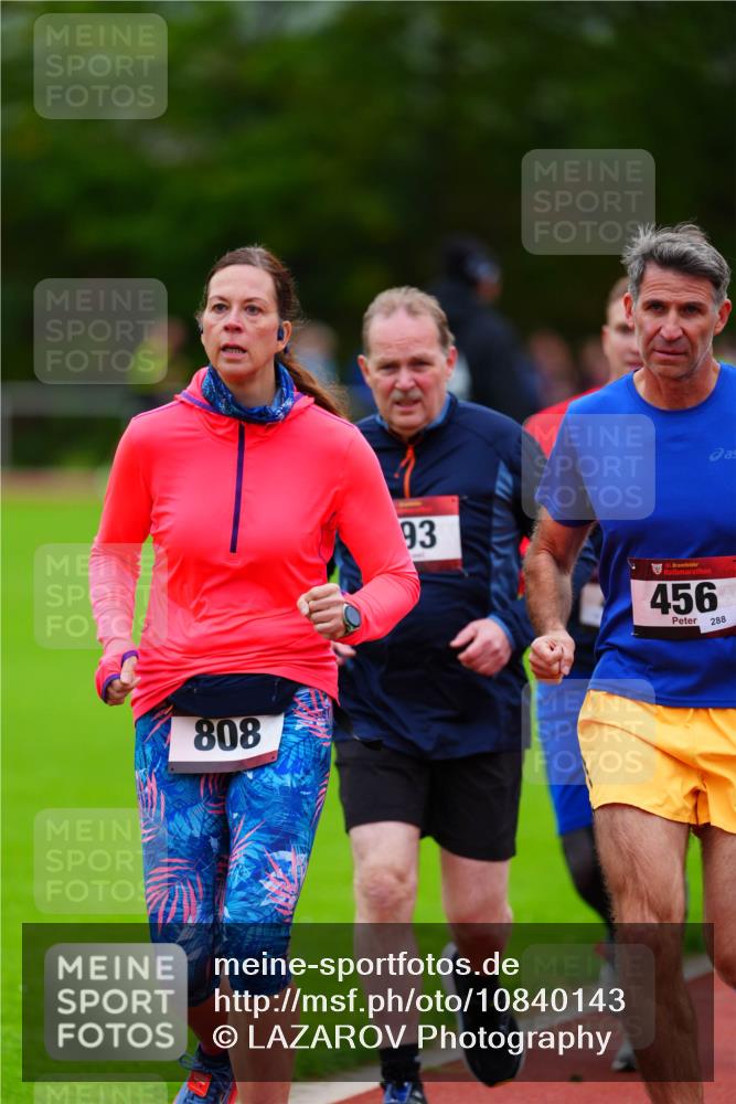 11.10.2026 - Bramfelder Halbmarathon 2026 LAZAROV Photography http://msf.ph/oto/10840143 11.10.2026 09:33:21 Laufen 808, 33, 93, 35, 456, 288 meine-sportfotos.de