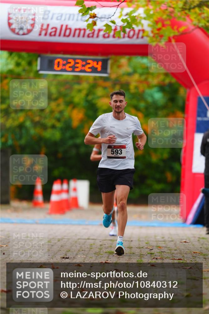 11.10.2026 - Bramfelder Halbmarathon 2026 LAZAROV Photography http://msf.ph/oto/10840312 11.10.2026 09:53:22 Laufen 0, 23, 24, 593 meine-sportfotos.de