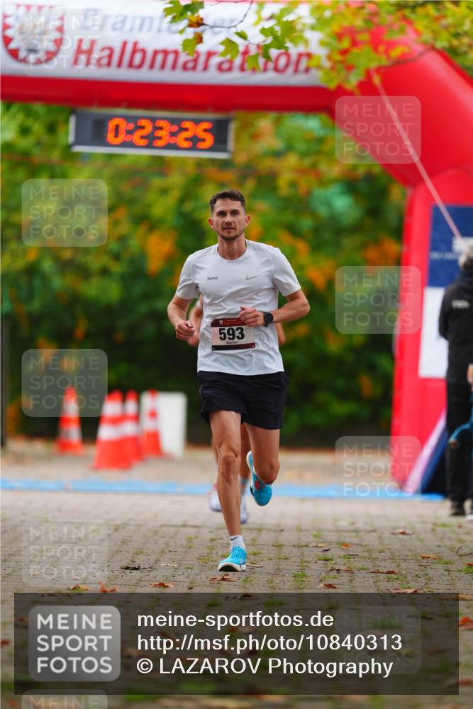 11.10.2026 - Bramfelder Halbmarathon 2026 LAZAROV Photography http://msf.ph/oto/10840313 11.10.2026 09:53:23 Laufen 0, 23, 25, 593 meine-sportfotos.de
