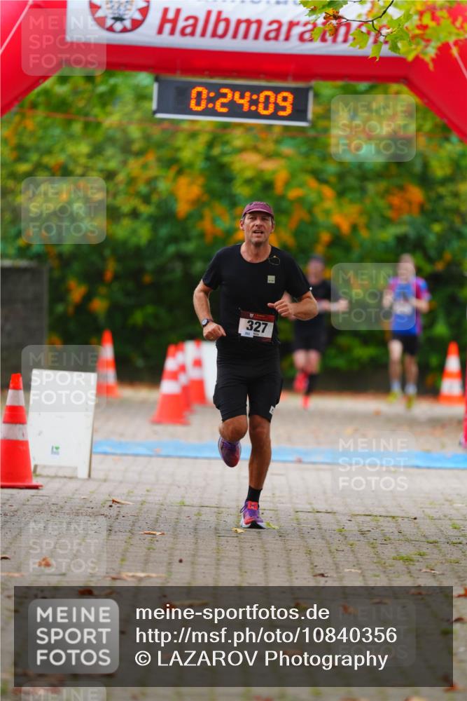 11.10.2026 - Bramfelder Halbmarathon 2026 LAZAROV Photography http://msf.ph/oto/10840356 11.10.2026 09:54:07 Laufen 0, 24, 09, 327, 262 meine-sportfotos.de