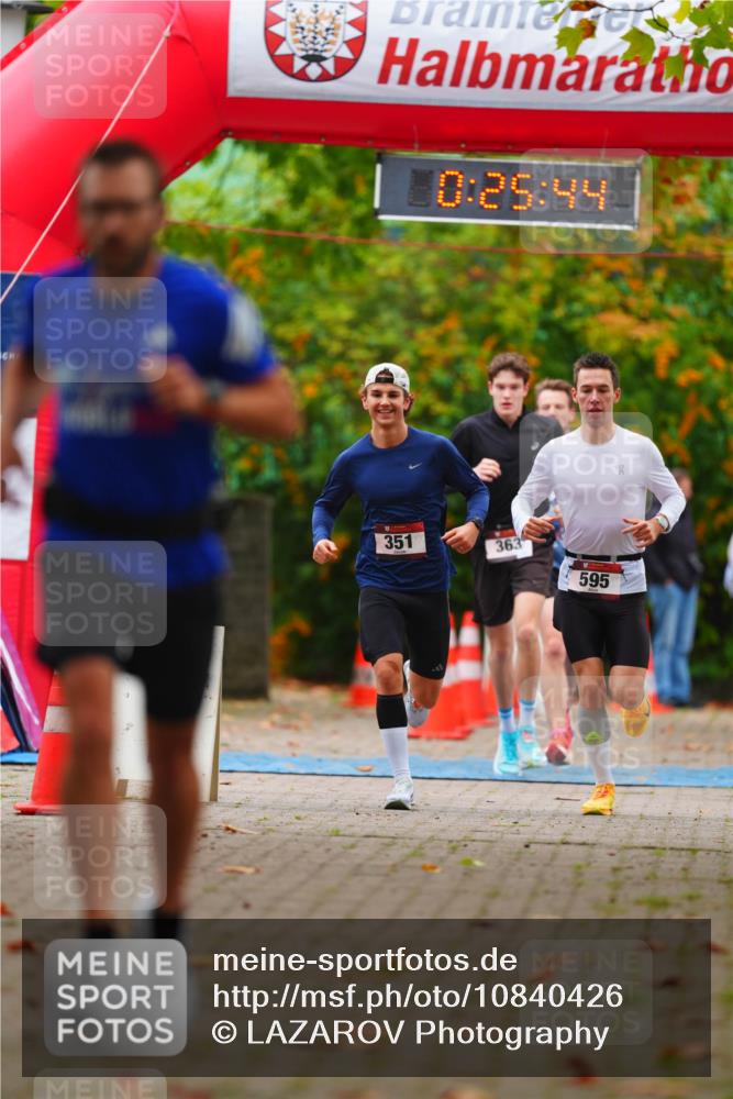 11.10.2026 - Bramfelder Halbmarathon 2026 LAZAROV Photography http://msf.ph/oto/10840426 11.10.2026 09:55:42 Laufen 0, 25, 44, 351, 363, 595 meine-sportfotos.de