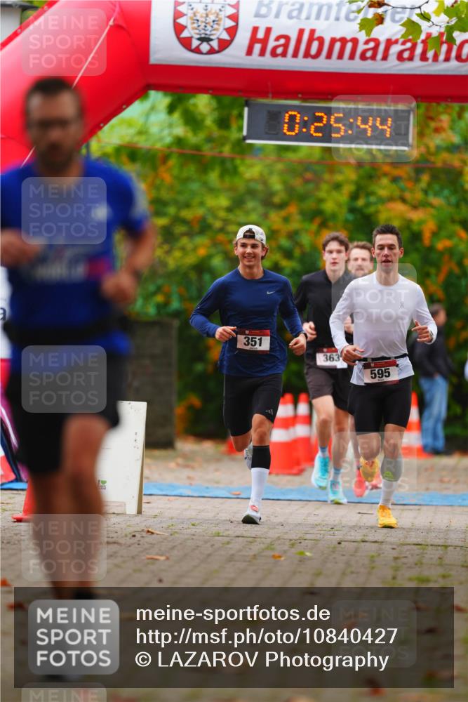 11.10.2026 - Bramfelder Halbmarathon 2026 LAZAROV Photography http://msf.ph/oto/10840427 11.10.2026 09:55:42 Laufen 0, 25, 44, 351, 363, 595 meine-sportfotos.de