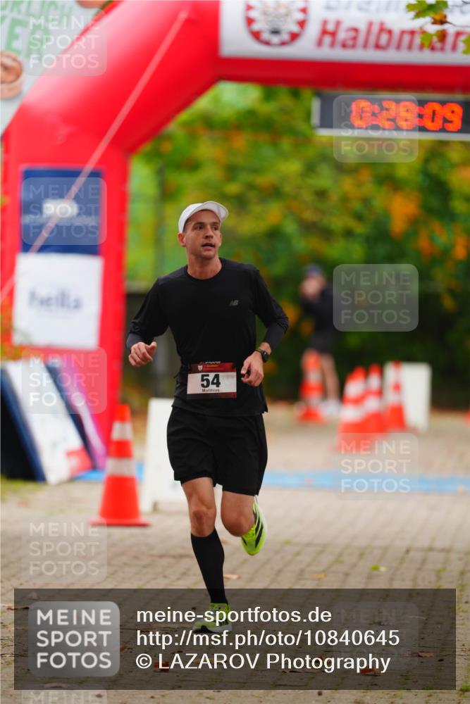 11.10.2026 - Bramfelder Halbmarathon 2026 LAZAROV Photography http://msf.ph/oto/10840645 11.10.2026 09:58:07 Laufen 0, 28, 09, 54 meine-sportfotos.de