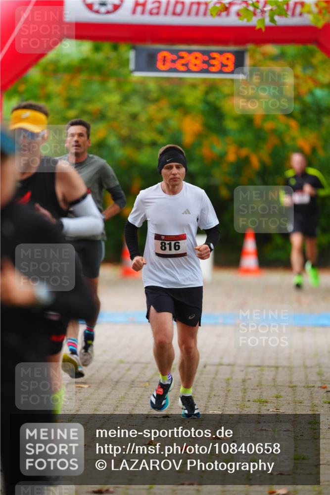 11.10.2026 - Bramfelder Halbmarathon 2026 LAZAROV Photography http://msf.ph/oto/10840658 11.10.2026 09:58:37 Laufen 0, 28, 39, 816 meine-sportfotos.de