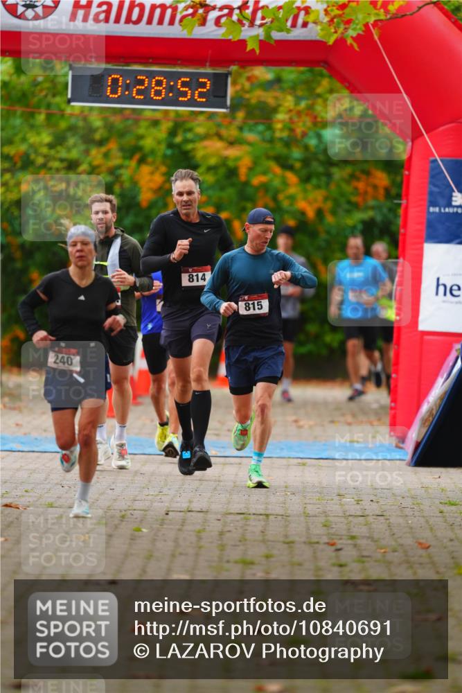 11.10.2026 - Bramfelder Halbmarathon 2026 LAZAROV Photography http://msf.ph/oto/10840691 11.10.2026 09:58:50 Laufen 0, 28, 52, 240, 814, 815 meine-sportfotos.de