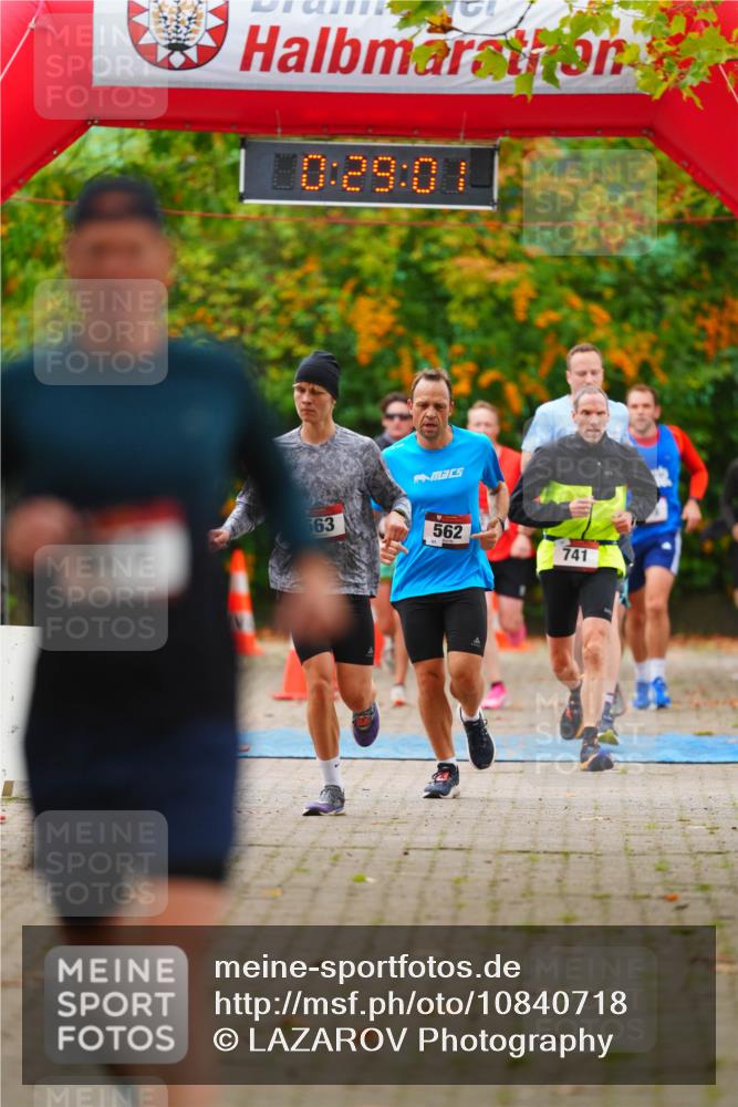 11.10.2026 - Bramfelder Halbmarathon 2026 LAZAROV Photography http://msf.ph/oto/10840718 11.10.2026 09:58:59 Laufen 0, 29, 01, 563, 562, 741 meine-sportfotos.de