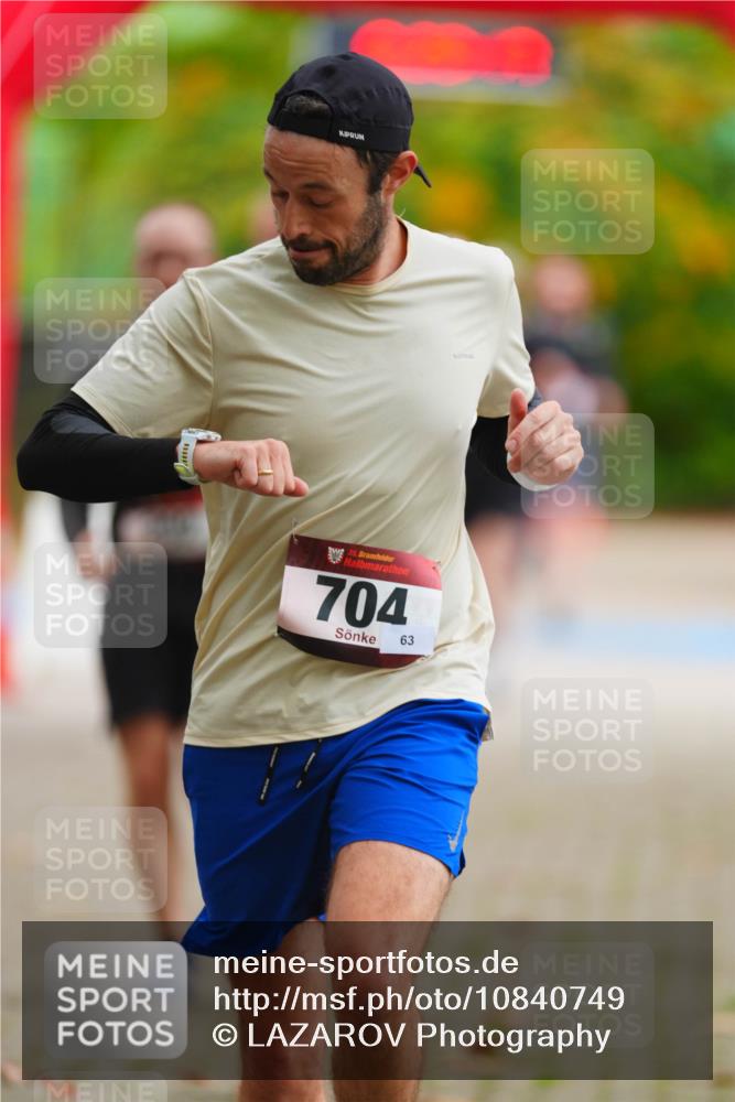 11.10.2026 - Bramfelder Halbmarathon 2026 LAZAROV Photography http://msf.ph/oto/10840749 11.10.2026 09:59:15 Laufen 704, 63 meine-sportfotos.de