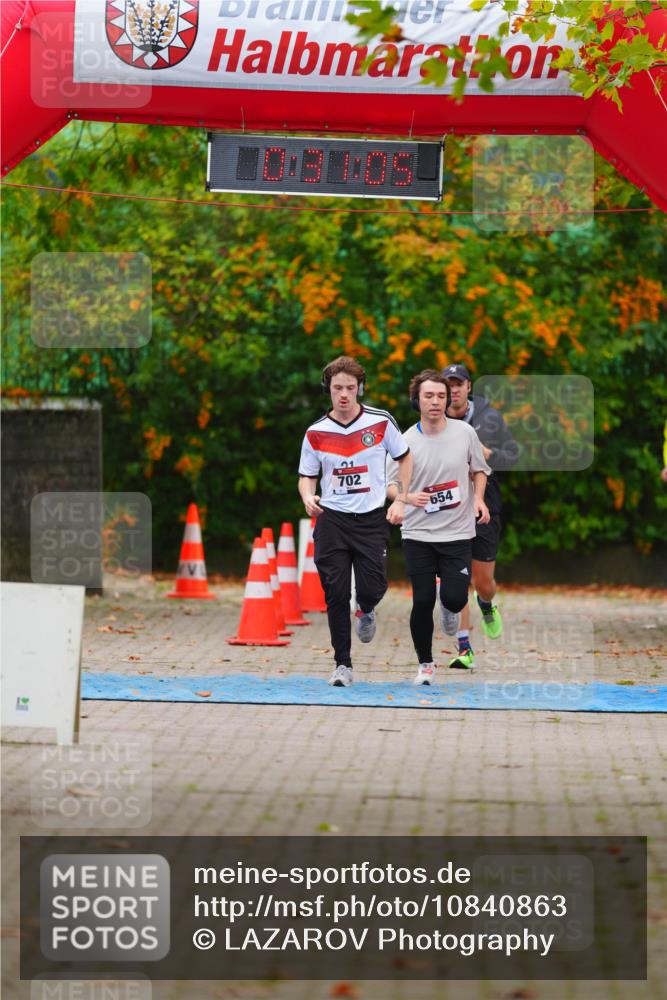 11.10.2026 - Bramfelder Halbmarathon 2026 LAZAROV Photography http://msf.ph/oto/10840863 11.10.2026 10:01:03 Laufen 702, 654 meine-sportfotos.de