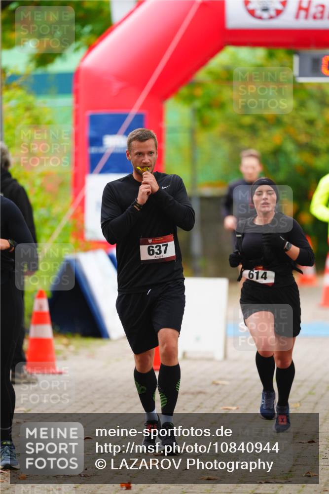11.10.2026 - Bramfelder Halbmarathon 2026 LAZAROV Photography http://msf.ph/oto/10840944 11.10.2026 10:01:54 Laufen 637, 614 meine-sportfotos.de