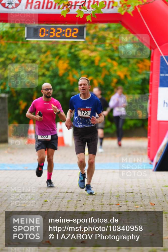 11.10.2026 - Bramfelder Halbmarathon 2026 LAZAROV Photography http://msf.ph/oto/10840958 11.10.2026 10:02:00 Laufen 0, 32, 02, 203, 173 meine-sportfotos.de