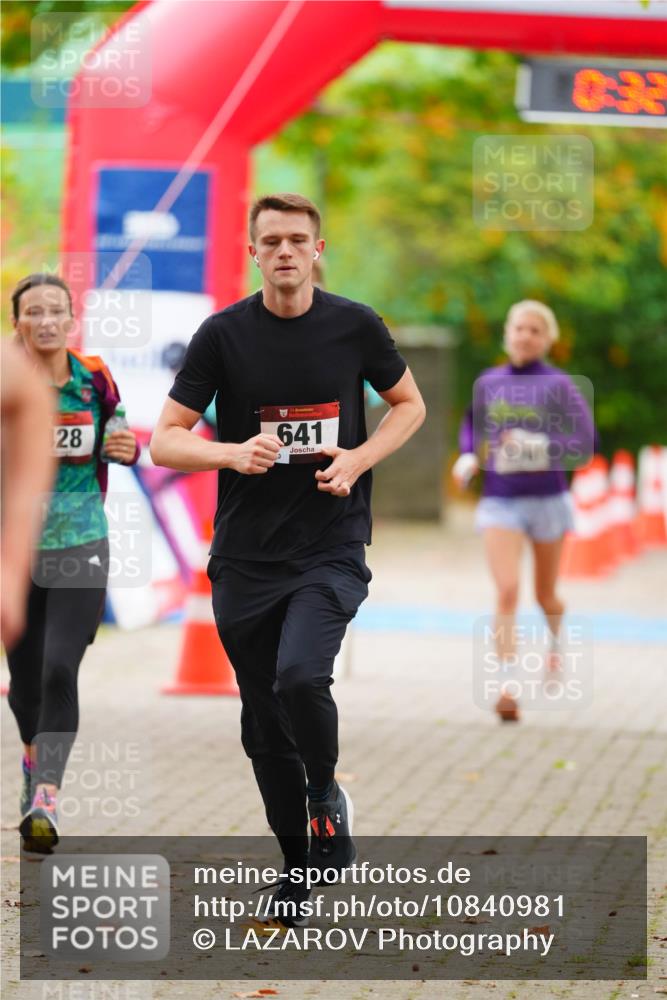 11.10.2026 - Bramfelder Halbmarathon 2026 LAZAROV Photography http://msf.ph/oto/10840981 11.10.2026 10:02:24 Laufen 28, 5, 641, 033 meine-sportfotos.de