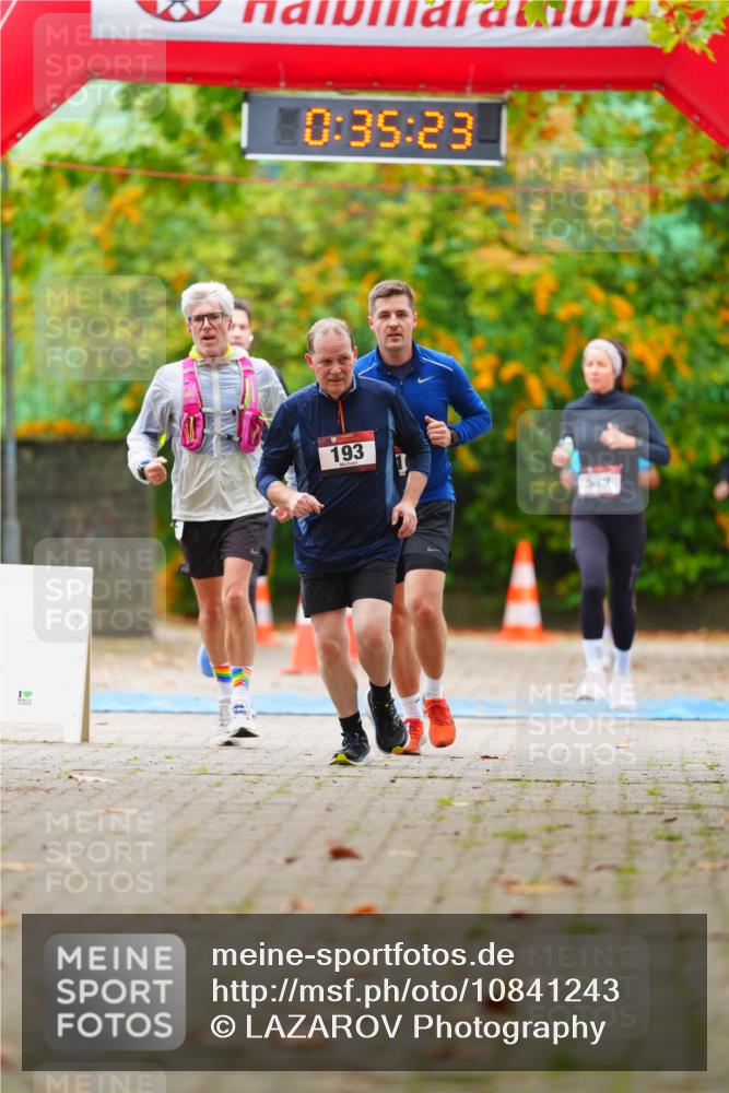 11.10.2026 - Bramfelder Halbmarathon 2026 LAZAROV Photography http://msf.ph/oto/10841243 11.10.2026 10:05:21 Laufen 0, 35, 23, 193, 549 meine-sportfotos.de