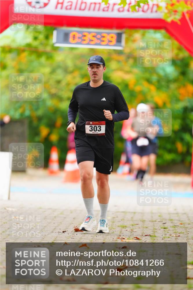 11.10.2026 - Bramfelder Halbmarathon 2026 LAZAROV Photography http://msf.ph/oto/10841266 11.10.2026 10:05:37 Laufen 0, 35, 39, 303 meine-sportfotos.de