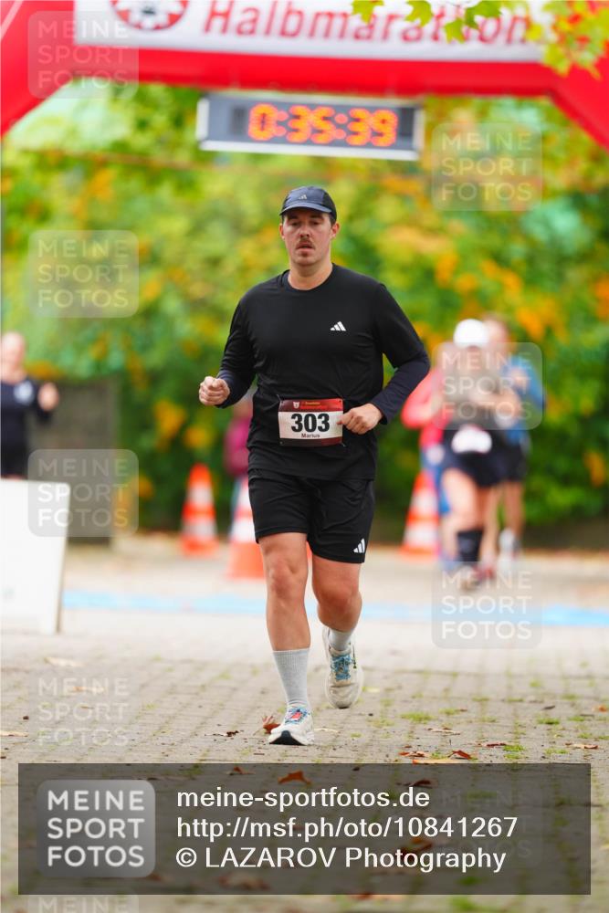 11.10.2026 - Bramfelder Halbmarathon 2026 LAZAROV Photography http://msf.ph/oto/10841267 11.10.2026 10:05:37 Laufen 0, 35, 39, 303 meine-sportfotos.de