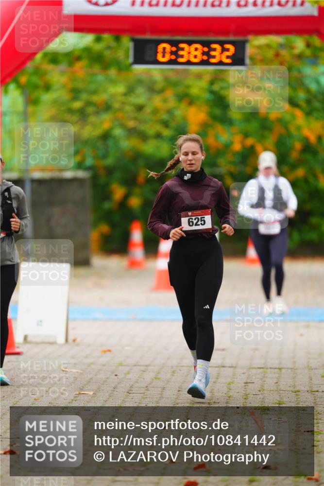 11.10.2026 - Bramfelder Halbmarathon 2026 LAZAROV Photography http://msf.ph/oto/10841442 11.10.2026 10:08:30 Laufen 0, 38, 32, 625 meine-sportfotos.de