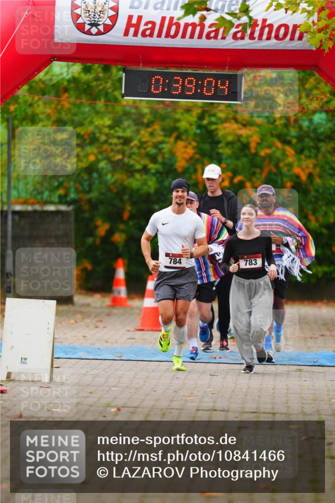 11.10.2026 - Bramfelder Halbmarathon 2026 LAZAROV Photography http://msf.ph/oto/10841466 11.10.2026 10:09:02 Laufen 00, 39, 09, 784, 783 meine-sportfotos.de