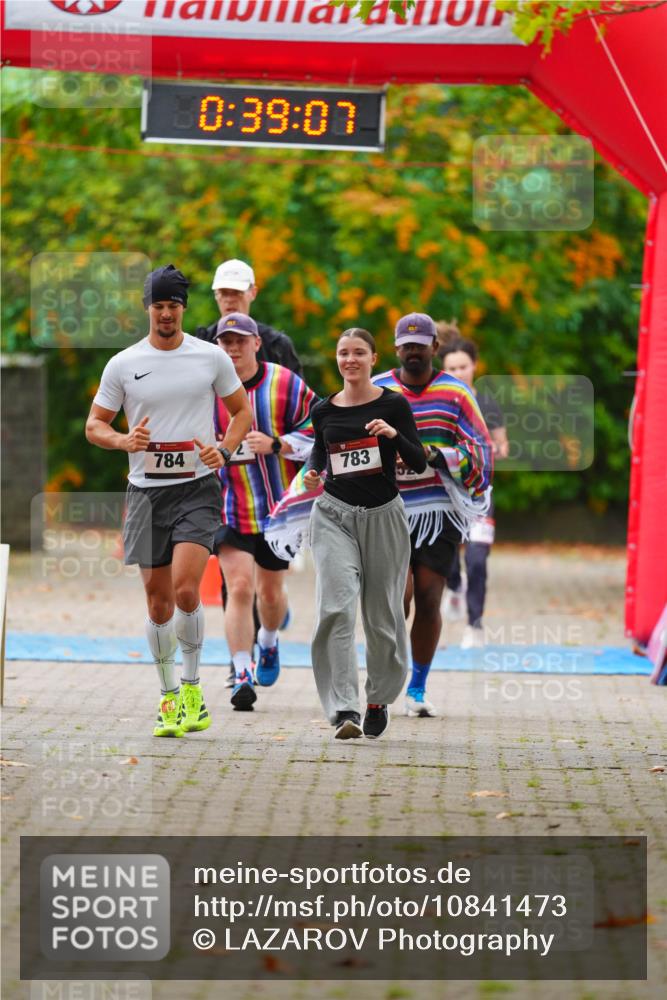 11.10.2026 - Bramfelder Halbmarathon 2026 LAZAROV Photography http://msf.ph/oto/10841473 11.10.2026 10:09:05 Laufen 10, 39, 07, 784, 783 meine-sportfotos.de