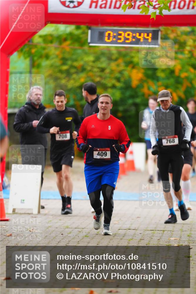 11.10.2026 - Bramfelder Halbmarathon 2026 LAZAROV Photography http://msf.ph/oto/10841510 11.10.2026 10:09:42 Laufen 0, 39, 44, 708, 5, 22, 409, 768 meine-sportfotos.de