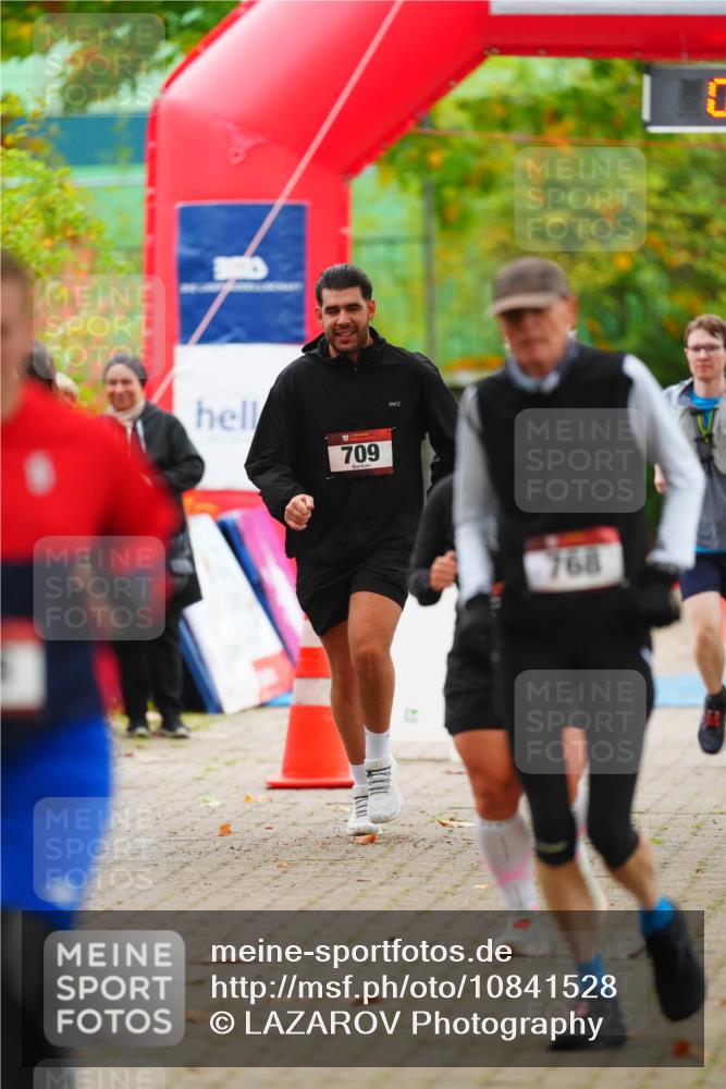 11.10.2026 - Bramfelder Halbmarathon 2026 LAZAROV Photography http://msf.ph/oto/10841528 11.10.2026 10:09:49 Laufen 709, 768 meine-sportfotos.de
