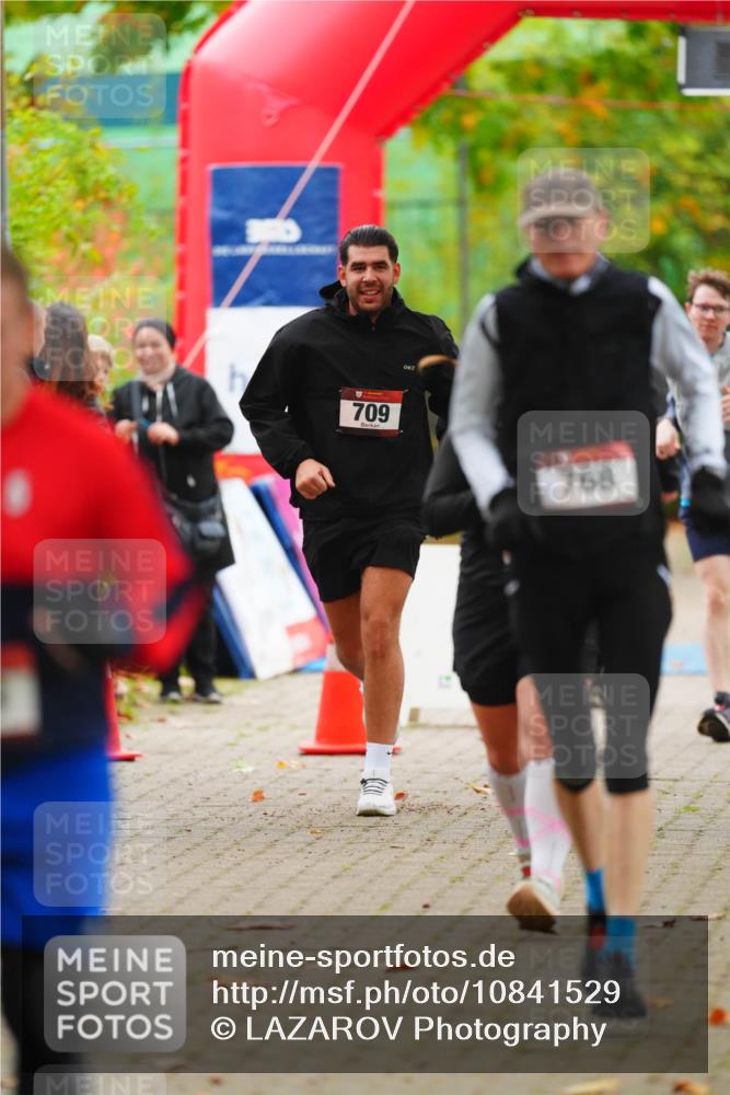 11.10.2026 - Bramfelder Halbmarathon 2026 LAZAROV Photography http://msf.ph/oto/10841529 11.10.2026 10:09:49 Laufen 709, 768 meine-sportfotos.de