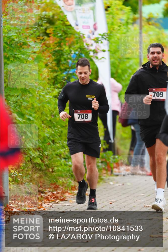 11.10.2026 - Bramfelder Halbmarathon 2026 LAZAROV Photography http://msf.ph/oto/10841533 11.10.2026 10:09:51 Laufen 709, 708 meine-sportfotos.de