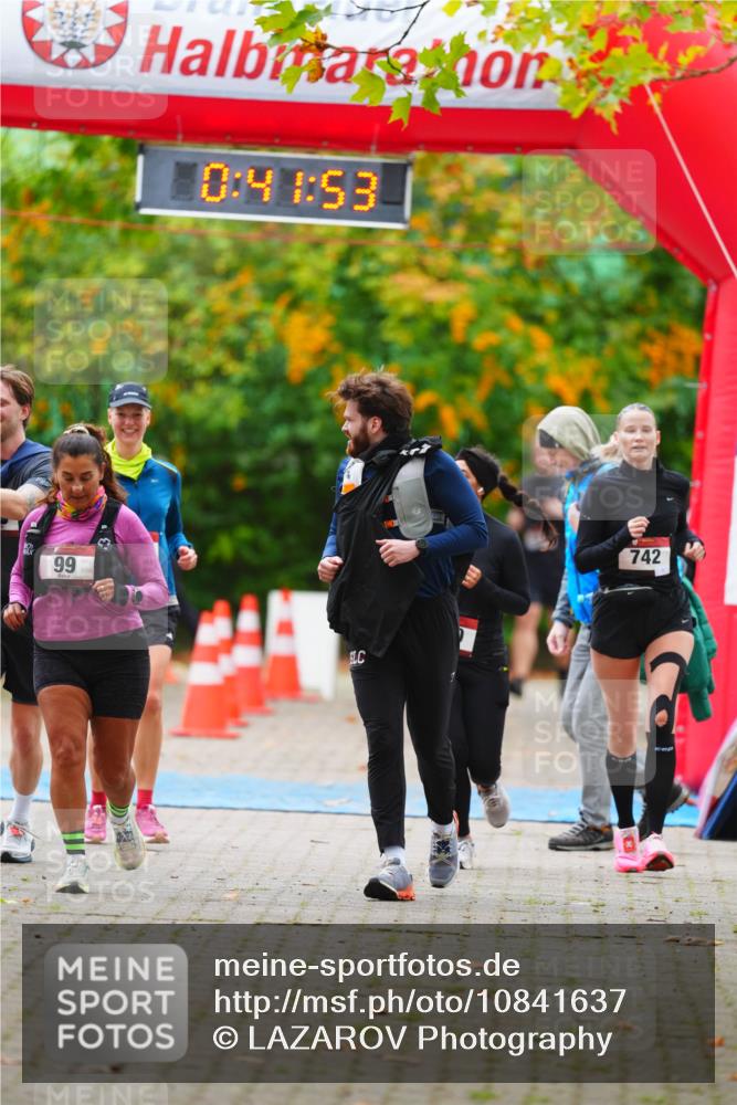 11.10.2026 - Bramfelder Halbmarathon 2026 LAZAROV Photography http://msf.ph/oto/10841637 11.10.2026 10:11:51 Laufen 99, 0, 41, 53, 742 meine-sportfotos.de