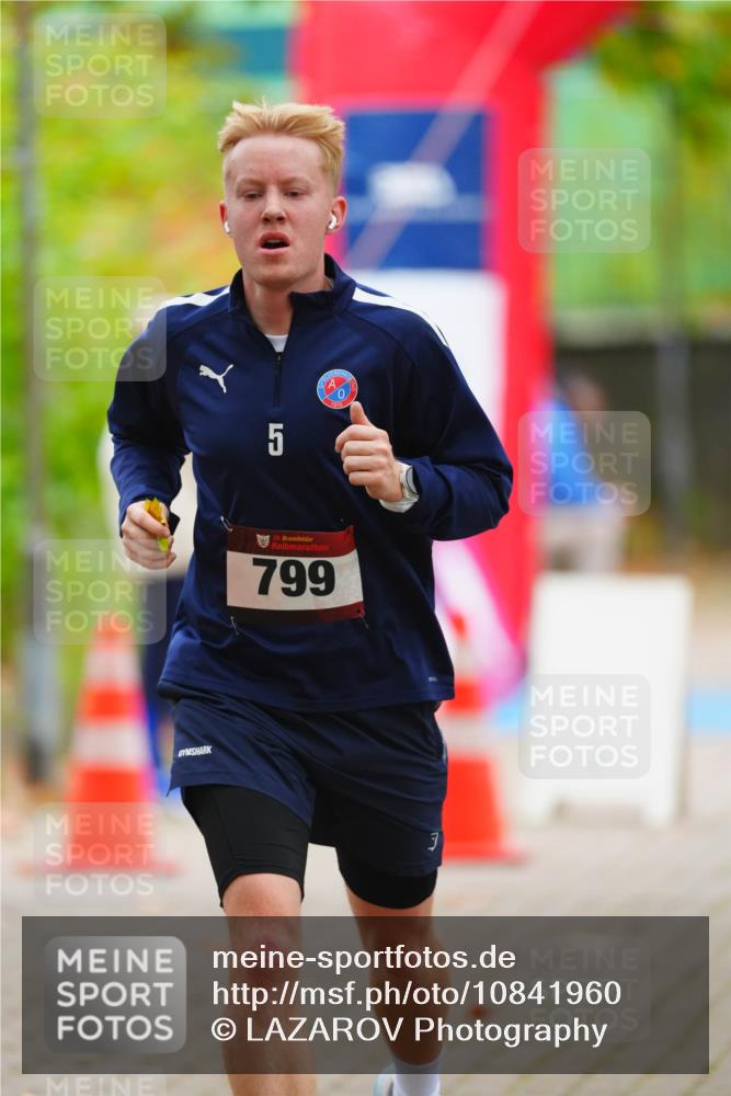 11.10.2026 - Bramfelder Halbmarathon 2026 LAZAROV Photography http://msf.ph/oto/10841960 11.10.2026 10:17:14 Laufen 1970, 35, 799 meine-sportfotos.de