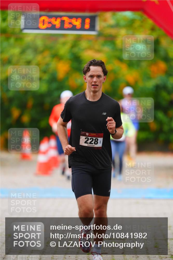 11.10.2026 - Bramfelder Halbmarathon 2026 LAZAROV Photography http://msf.ph/oto/10841982 11.10.2026 10:17:39 Laufen 04741, 228, 222 meine-sportfotos.de