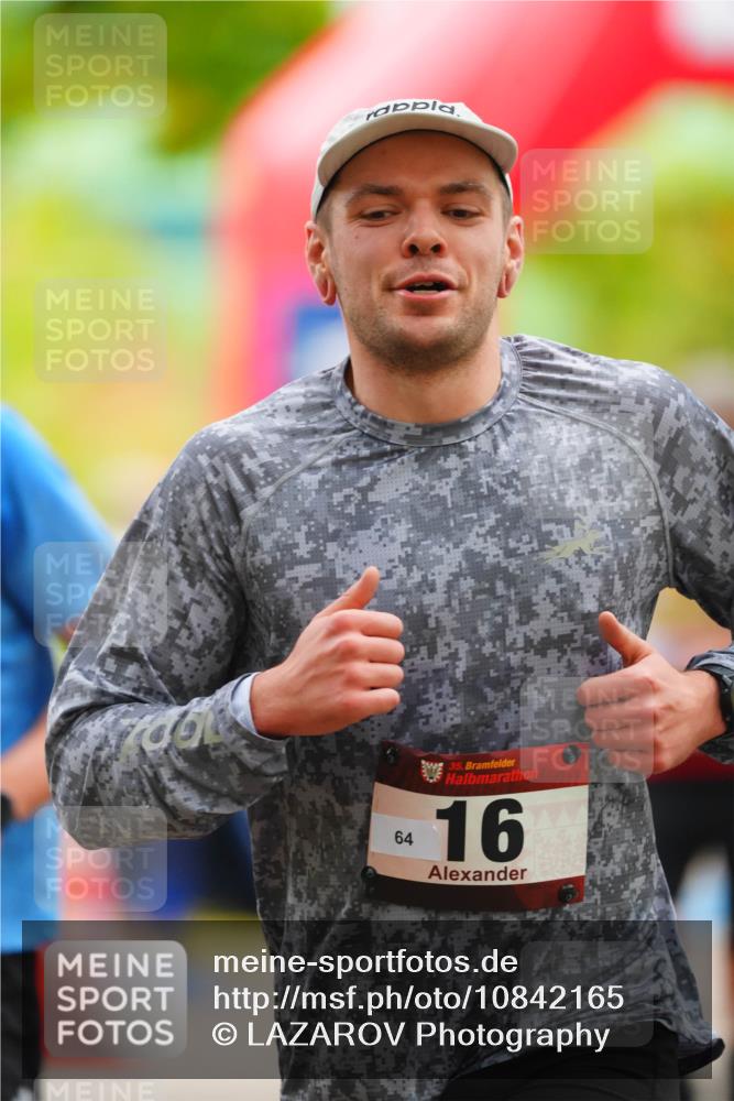 11.10.2026 - Bramfelder Halbmarathon 2026 LAZAROV Photography http://msf.ph/oto/10842165 11.10.2026 10:19:33 Laufen 64, 35, 16 meine-sportfotos.de