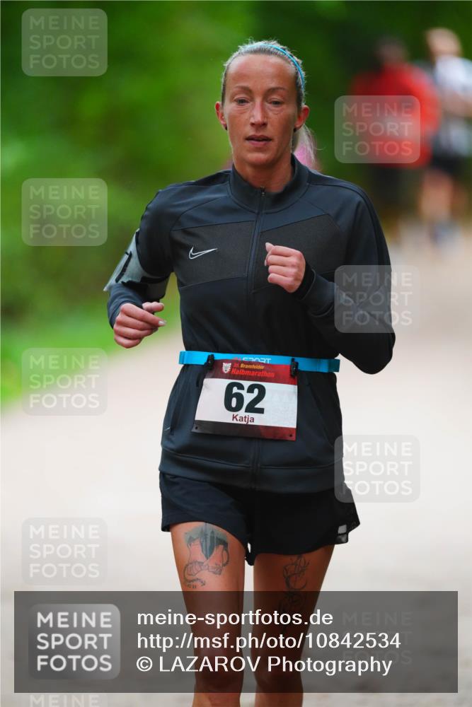 11.10.2026 - Bramfelder Halbmarathon 2026 LAZAROV Photography http://msf.ph/oto/10842534 11.10.2026 10:31:27 Laufen 0285, 35, 62 meine-sportfotos.de