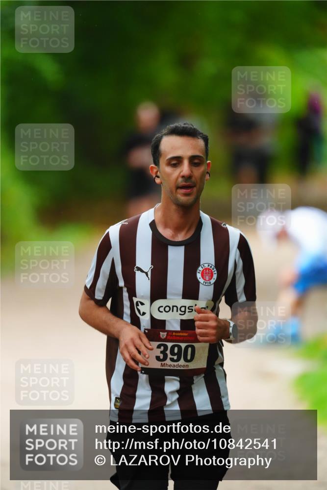 11.10.2026 - Bramfelder Halbmarathon 2026 LAZAROV Photography http://msf.ph/oto/10842541 11.10.2026 10:31:44 Laufen 35, 390, 1910 meine-sportfotos.de