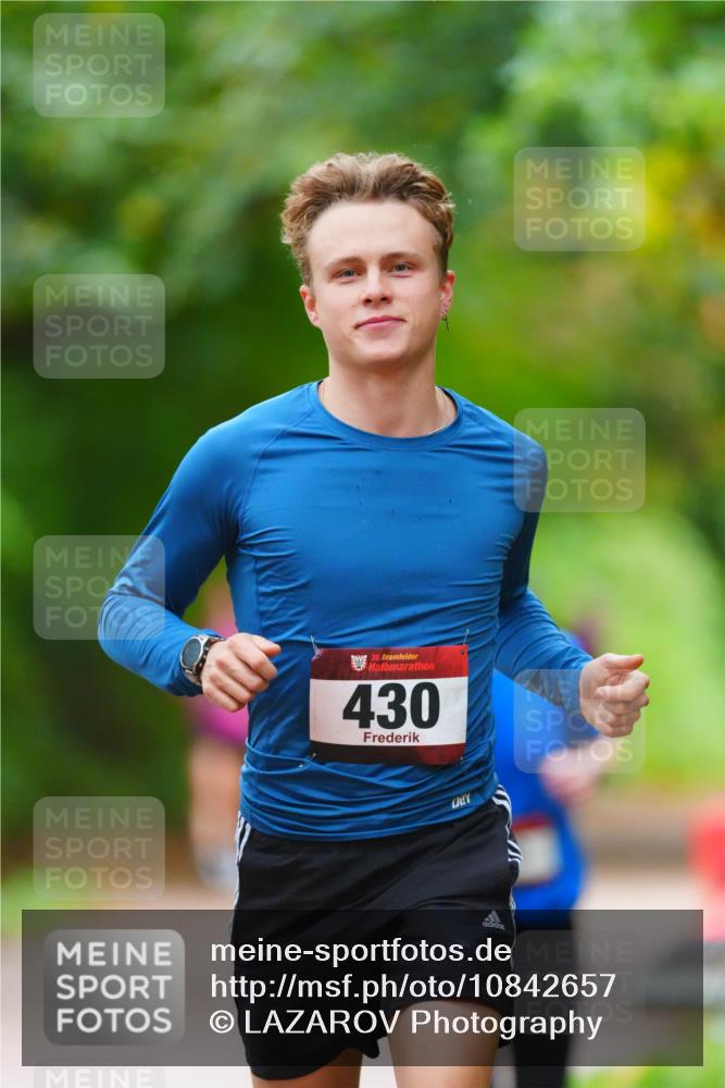11.10.2026 - Bramfelder Halbmarathon 2026 LAZAROV Photography http://msf.ph/oto/10842657 11.10.2026 10:33:00 Laufen 35, 430 meine-sportfotos.de