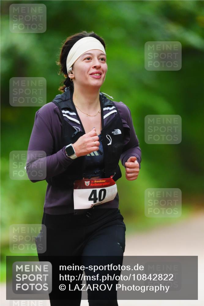 11.10.2026 - Bramfelder Halbmarathon 2026 LAZAROV Photography http://msf.ph/oto/10842822 11.10.2026 10:35:05 Laufen 35, 40 meine-sportfotos.de