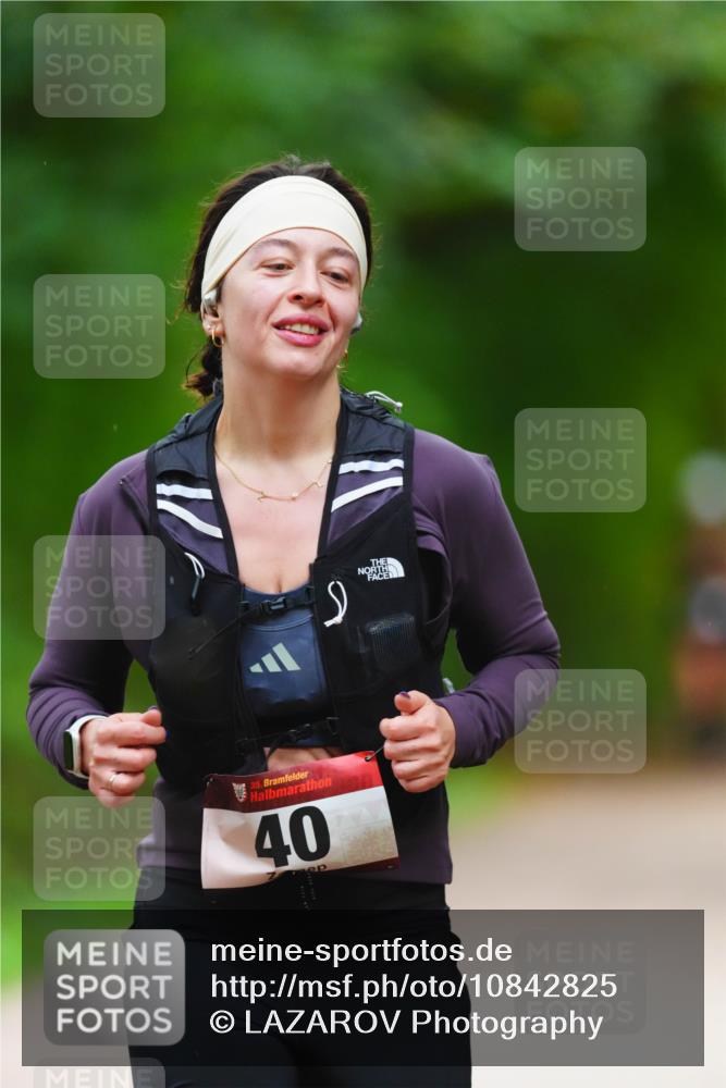11.10.2026 - Bramfelder Halbmarathon 2026 LAZAROV Photography http://msf.ph/oto/10842825 11.10.2026 10:35:06 Laufen 35, 40 meine-sportfotos.de