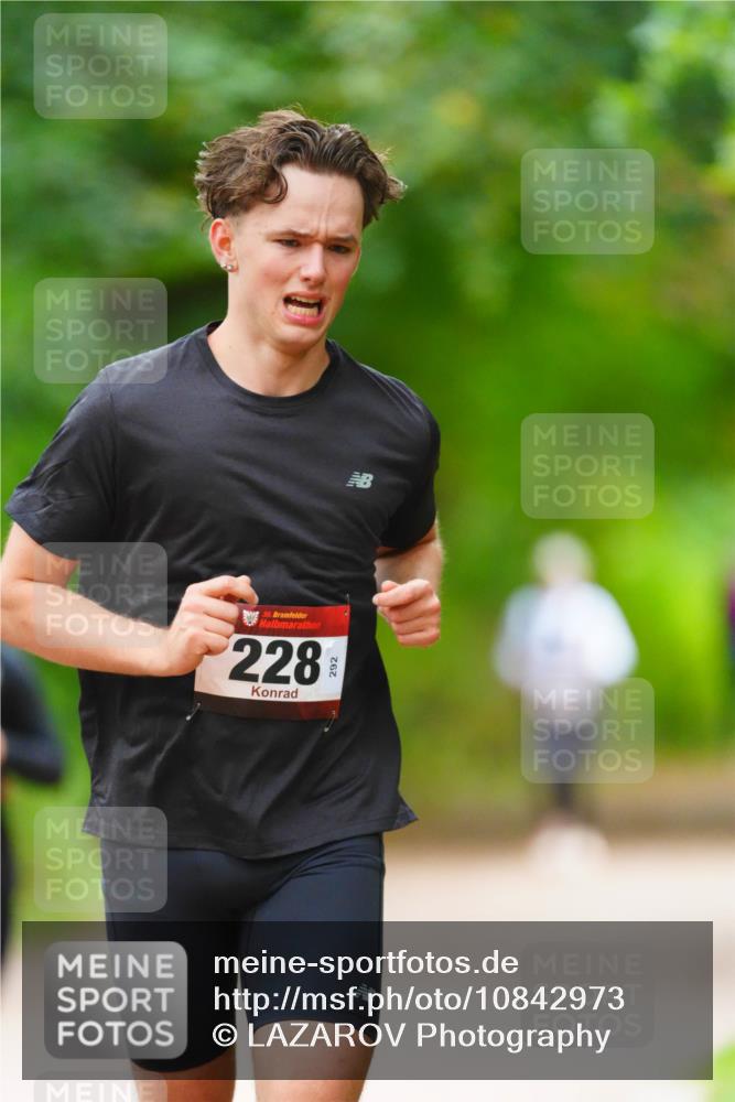 11.10.2026 - Bramfelder Halbmarathon 2026 LAZAROV Photography http://msf.ph/oto/10842973 11.10.2026 10:37:40 Laufen 35, 228 meine-sportfotos.de