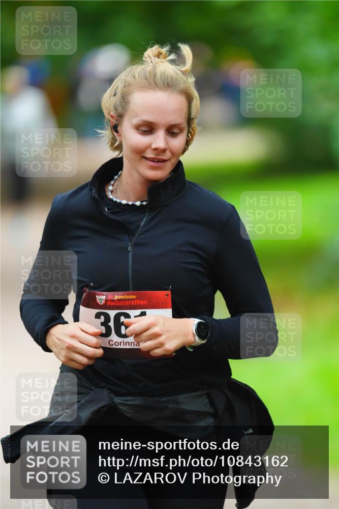 11.10.2026 - Bramfelder Halbmarathon 2026 LAZAROV Photography http://msf.ph/oto/10843162 11.10.2026 10:40:04 Laufen 35, 36 meine-sportfotos.de