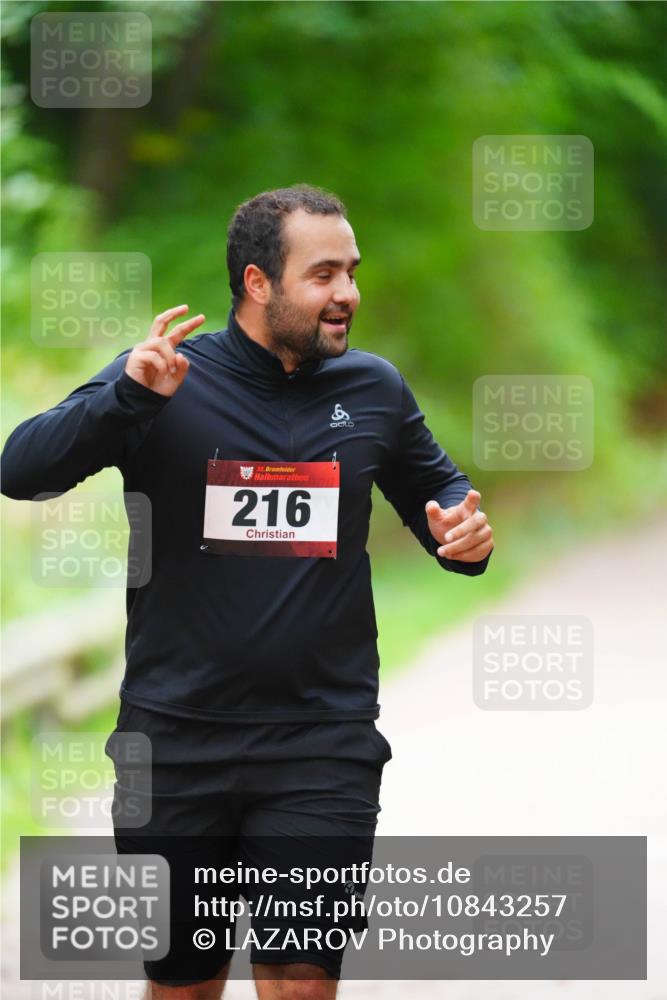 11.10.2026 - Bramfelder Halbmarathon 2026 LAZAROV Photography http://msf.ph/oto/10843257 11.10.2026 10:41:11 Laufen 35, 216, 8 meine-sportfotos.de