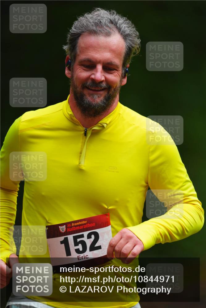 11.10.2026 - Bramfelder Halbmarathon 2026 LAZAROV Photography http://msf.ph/oto/10844971 11.10.2026 11:09:30 Laufen 35, 152 meine-sportfotos.de