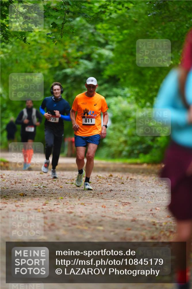 11.10.2026 - Bramfelder Halbmarathon 2026 LAZAROV Photography http://msf.ph/oto/10845179 11.10.2026 11:14:18 Laufen 725, 811 meine-sportfotos.de