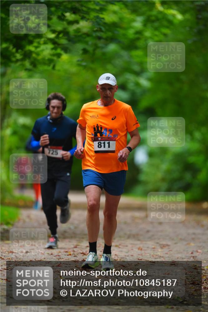 11.10.2026 - Bramfelder Halbmarathon 2026 LAZAROV Photography http://msf.ph/oto/10845187 11.10.2026 11:14:24 Laufen 725, 811 meine-sportfotos.de