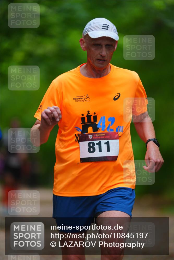 11.10.2026 - Bramfelder Halbmarathon 2026 LAZAROV Photography http://msf.ph/oto/10845197 11.10.2026 11:14:29 Laufen 30, 442, 35, 811 meine-sportfotos.de