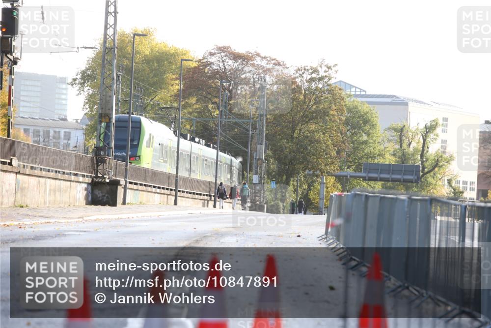 25.10.2026 - hella hamburg halbmarathon Jannik Wohlers http://msf.ph/oto/10847891 25.10.2026 09:49:25 Lombardsbrücke  meine-sportfotos.de