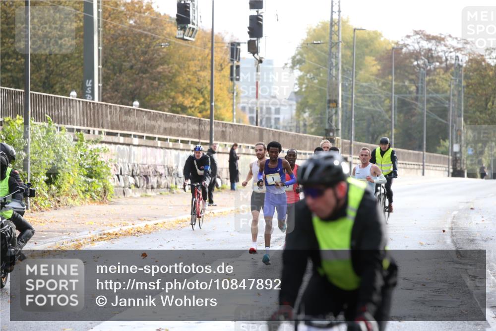 25.10.2026 - hella hamburg halbmarathon Jannik Wohlers http://msf.ph/oto/10847892 25.10.2026 10:07:39 Lombardsbrücke  meine-sportfotos.de