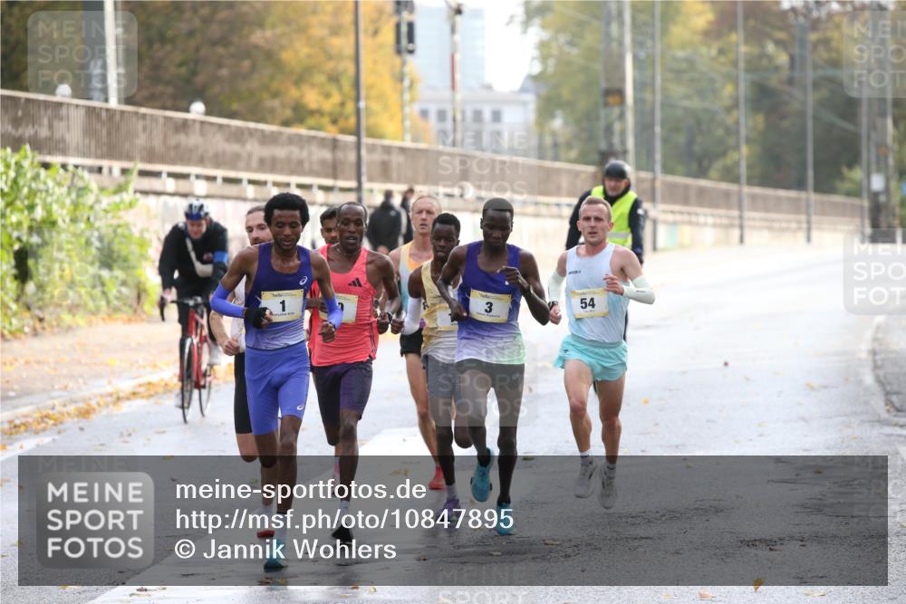 25.10.2026 - hella hamburg halbmarathon Jannik Wohlers http://msf.ph/oto/10847895 25.10.2026 10:07:41 Lombardsbrücke 3, 10, 1, 19, 24, 54, 29, 8 meine-sportfotos.de