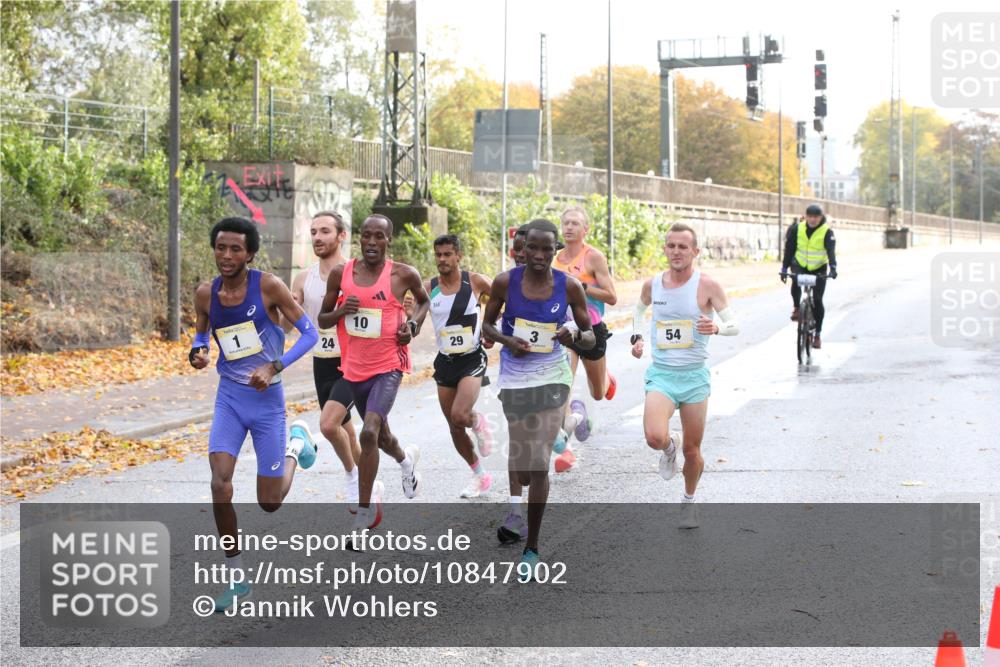 25.10.2026 - hella hamburg halbmarathon Jannik Wohlers http://msf.ph/oto/10847902 25.10.2026 10:07:43 Lombardsbrücke 3, 24, 19, 1, 10, 54, 29, 8 meine-sportfotos.de