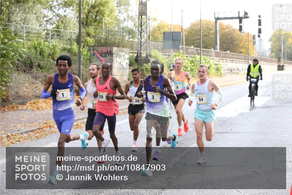 25.10.2026 - hella hamburg halbmarathon Jannik Wohlers http://msf.ph/oto/10847903 25.10.2026 10:07:44 Lombardsbrücke 3, 10, 1, 19, 24, 54, 29, 8 meine-sportfotos.de
